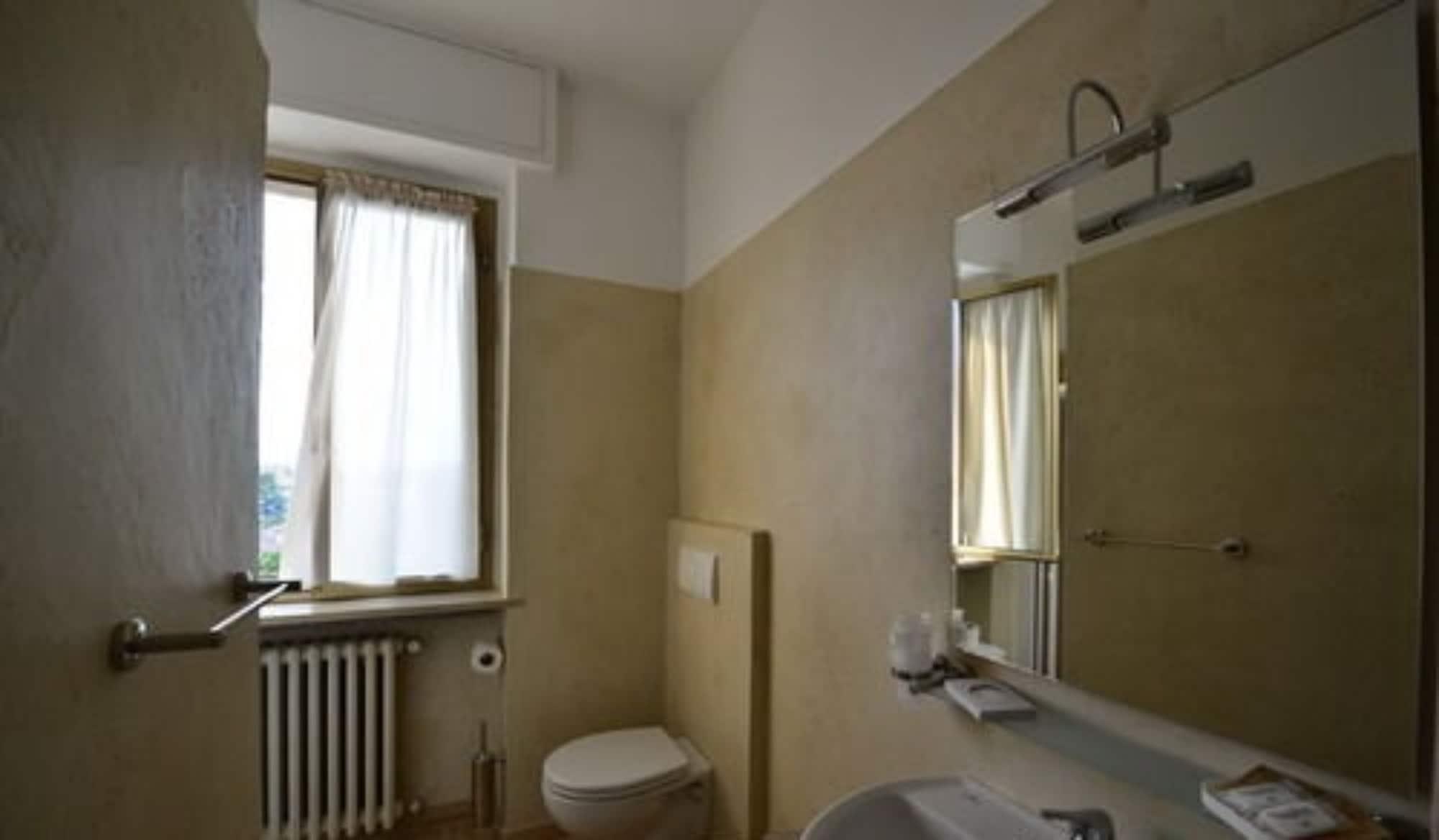 Hotel Bella Peschiera ペスキエーラ・デル・ガルダ エクステリア 写真