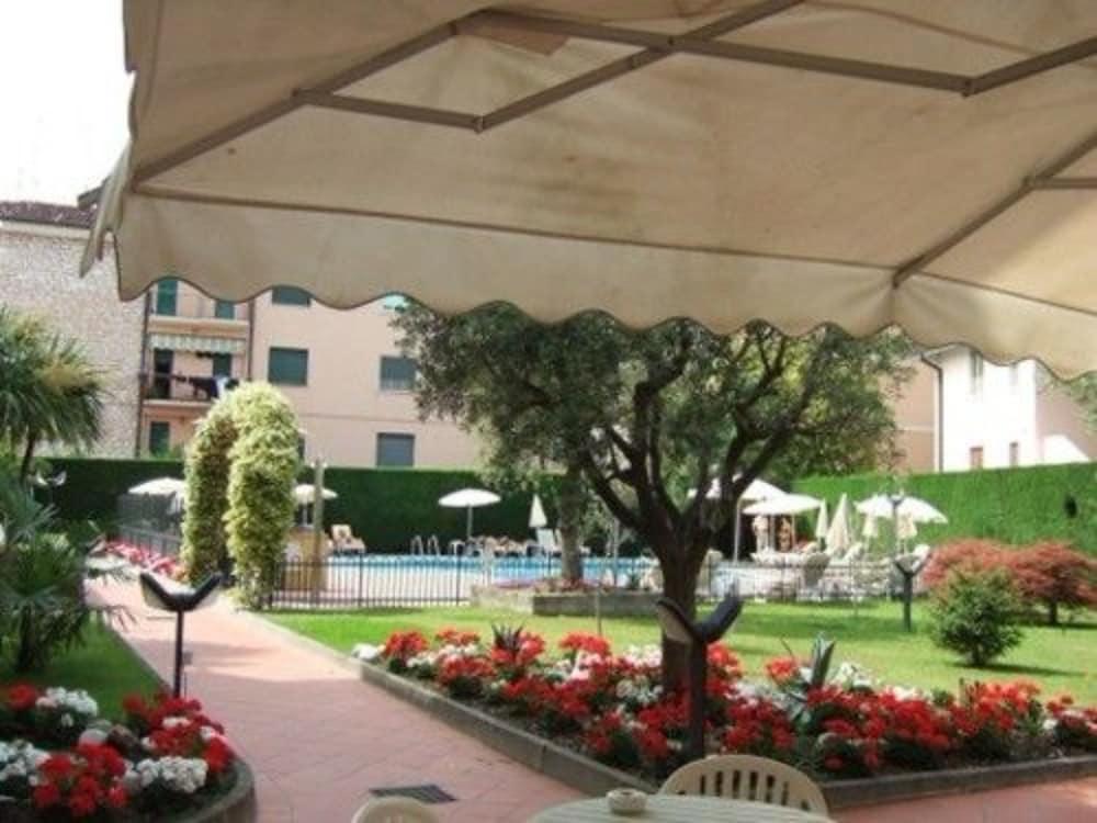 Hotel Bella Peschiera ペスキエーラ・デル・ガルダ エクステリア 写真