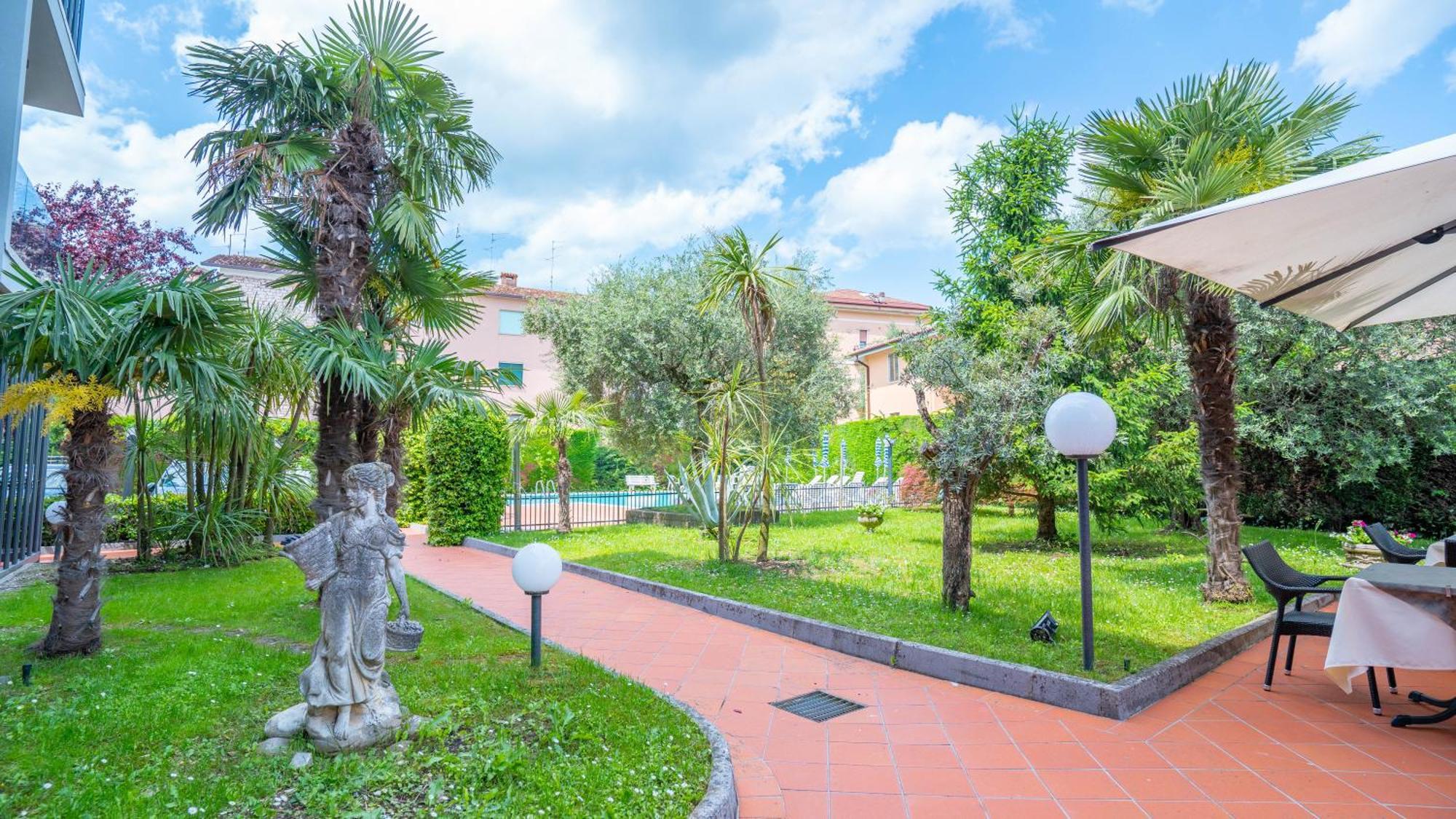 Hotel Bella Peschiera ペスキエーラ・デル・ガルダ エクステリア 写真