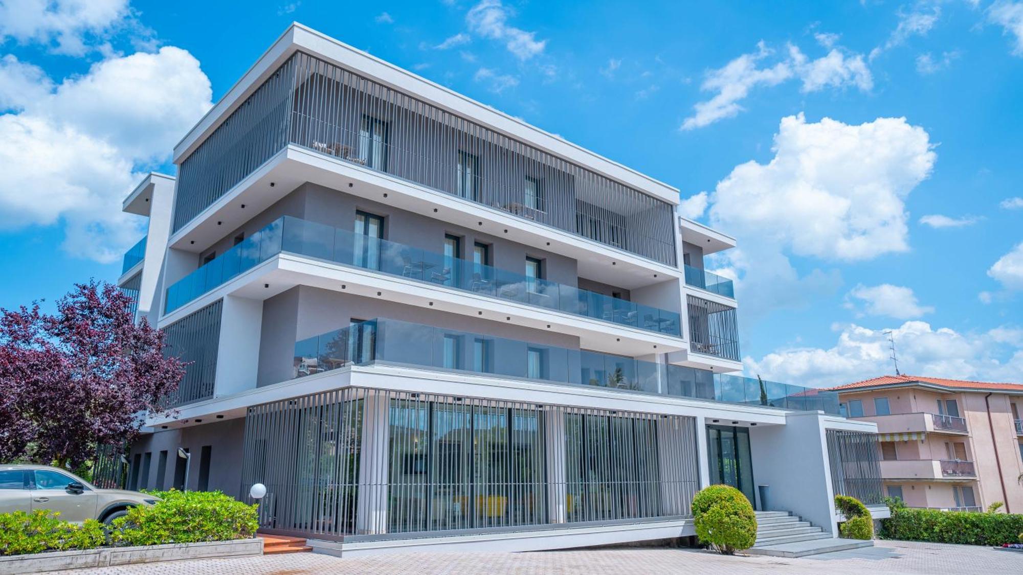 Hotel Bella Peschiera ペスキエーラ・デル・ガルダ エクステリア 写真