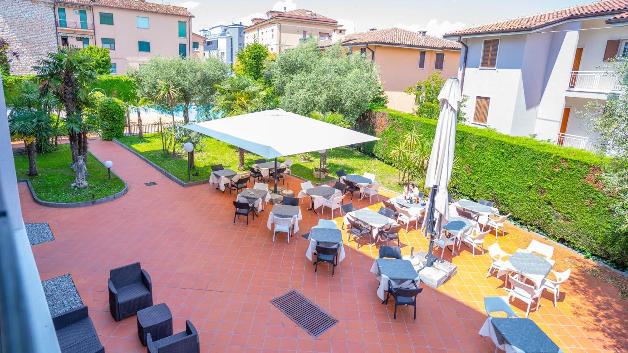 Hotel Bella Peschiera ペスキエーラ・デル・ガルダ エクステリア 写真