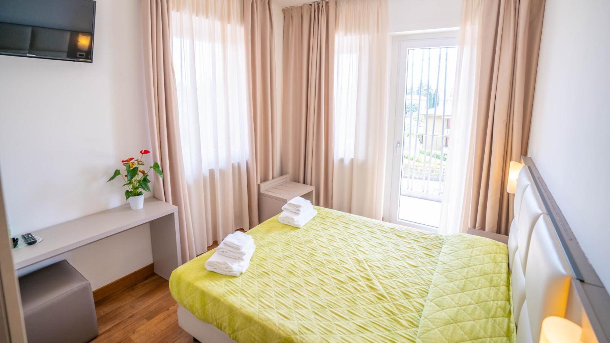 Hotel Bella Peschiera ペスキエーラ・デル・ガルダ エクステリア 写真