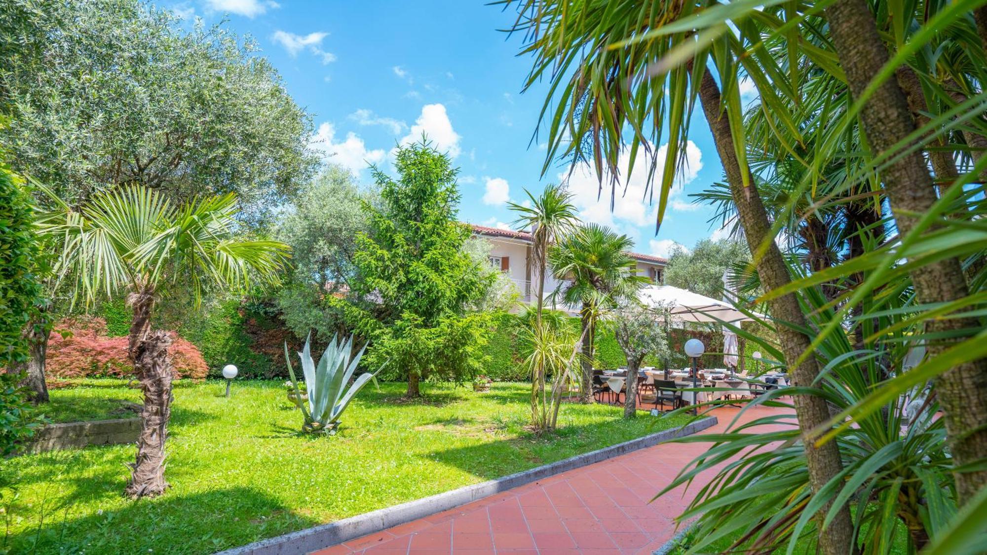 Hotel Bella Peschiera ペスキエーラ・デル・ガルダ エクステリア 写真