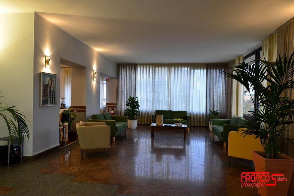 Hotel Bella Peschiera ペスキエーラ・デル・ガルダ エクステリア 写真