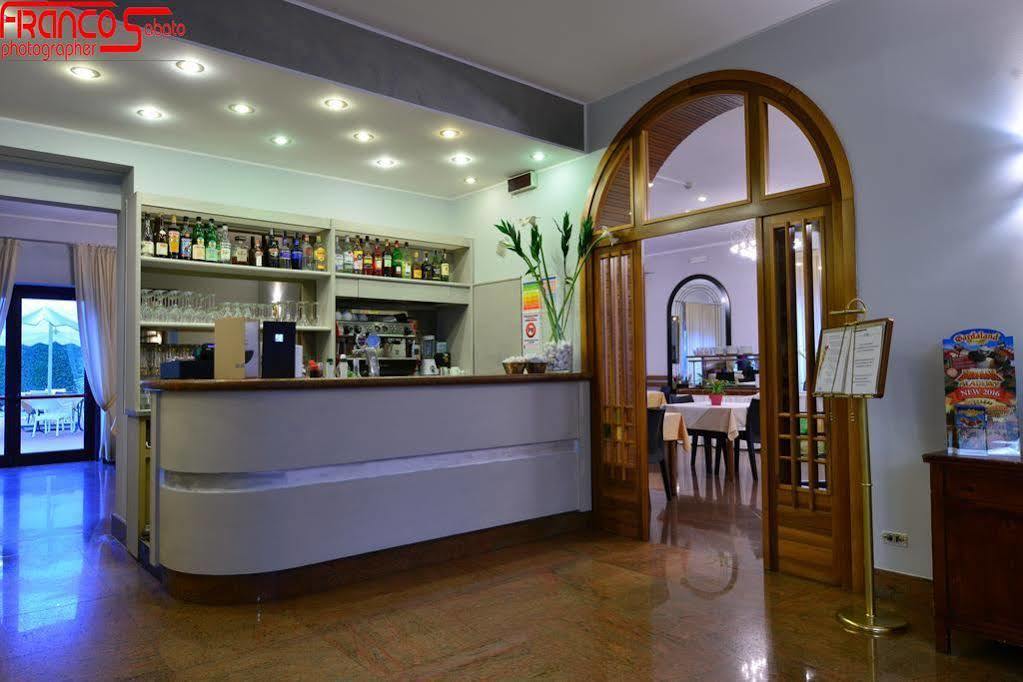 Hotel Bella Peschiera ペスキエーラ・デル・ガルダ エクステリア 写真