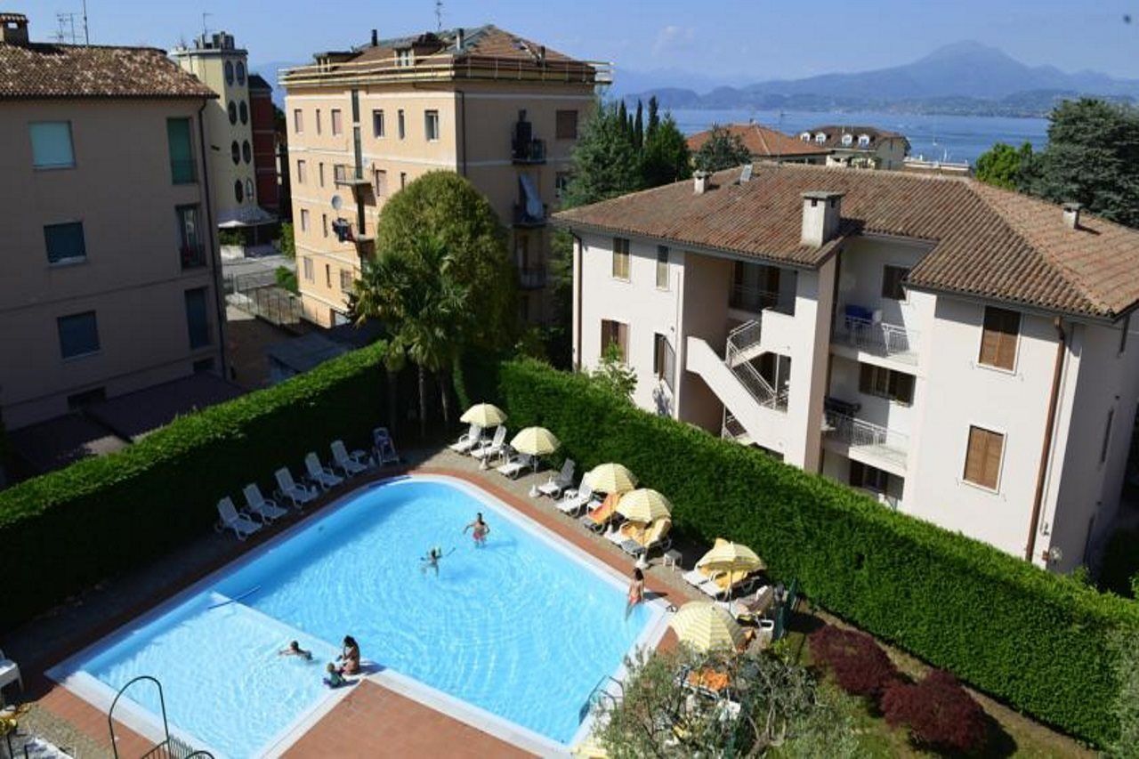 Hotel Bella Peschiera ペスキエーラ・デル・ガルダ エクステリア 写真