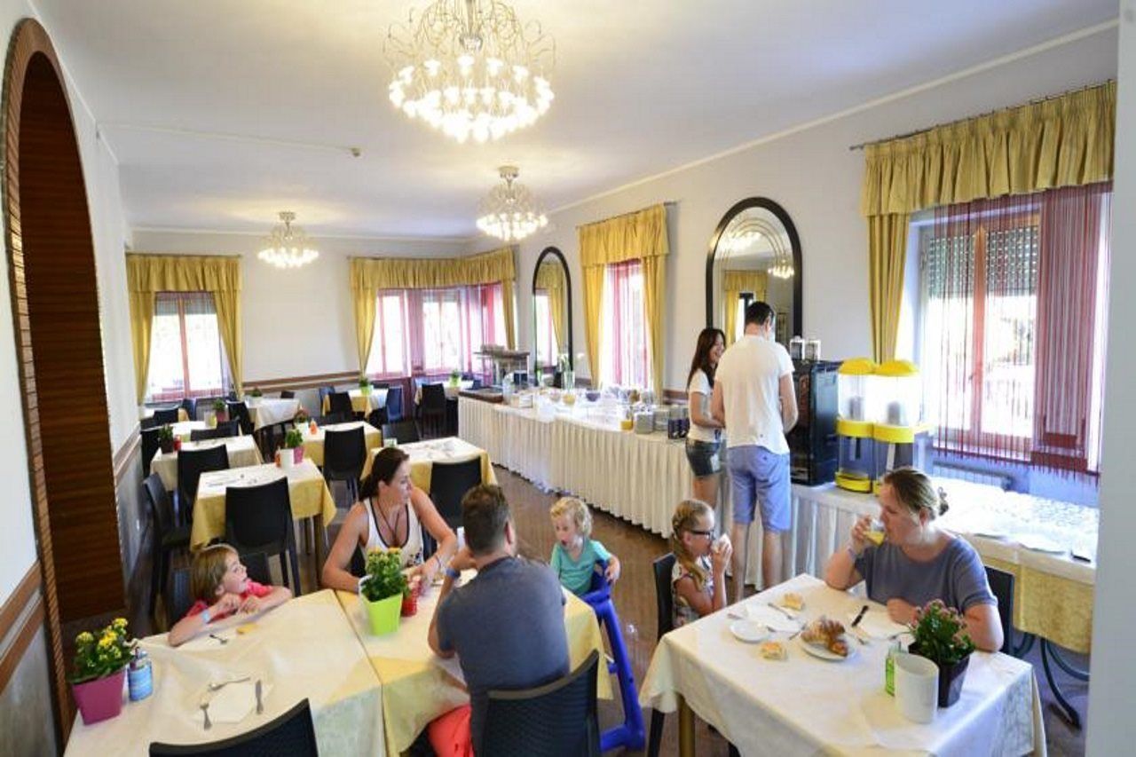Hotel Bella Peschiera ペスキエーラ・デル・ガルダ エクステリア 写真